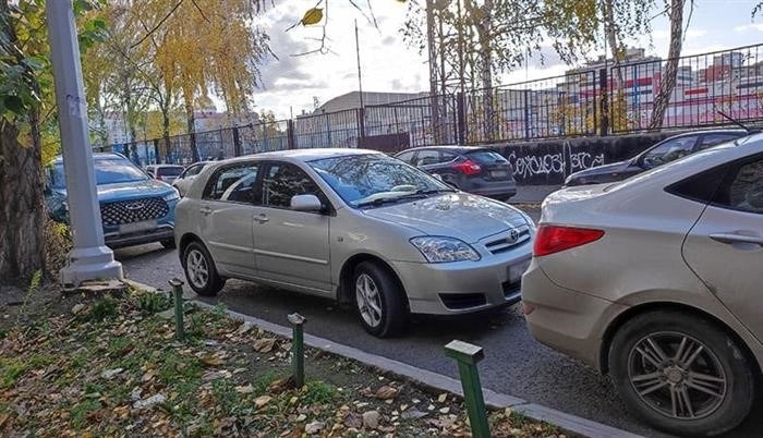 Припаркованные автомобили