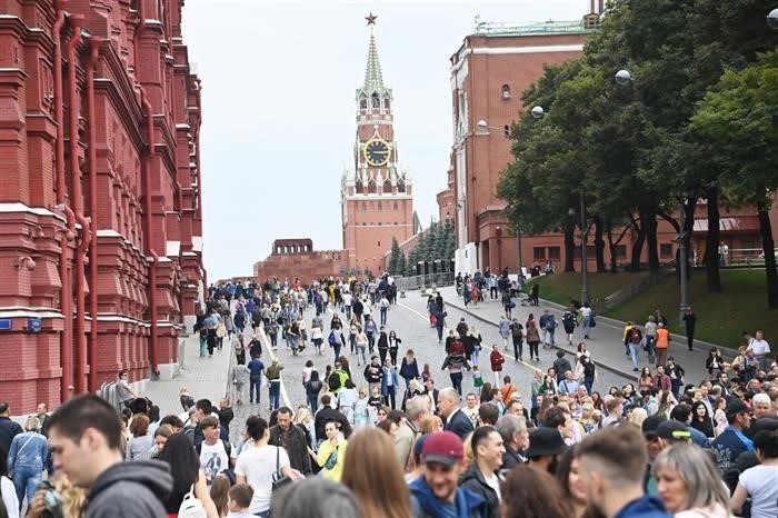 Мэр Сергей Собянин объявил об отмене массовых мероприятий в Москве в пользу антитеррористического режима.