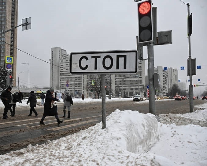 Пешеходы жалуются, что знаки «Стоп» мешают им двигаться